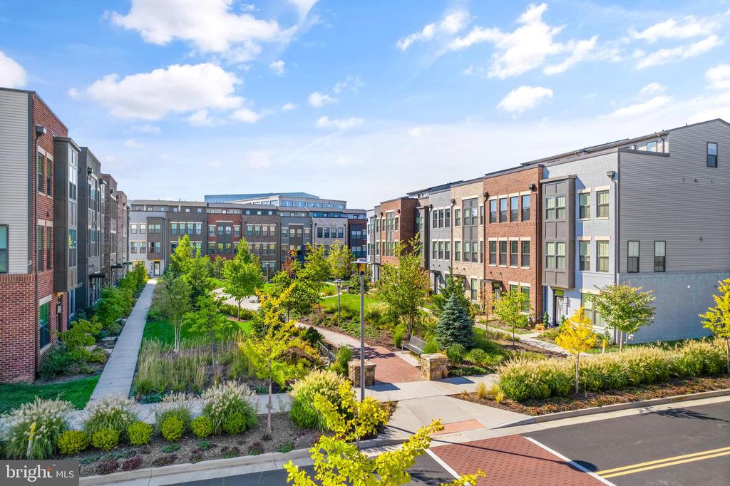 12973 HATTONTOWN SQUARE