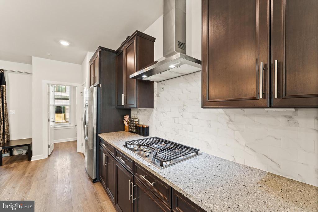 12973 HATTONTOWN SQUARE