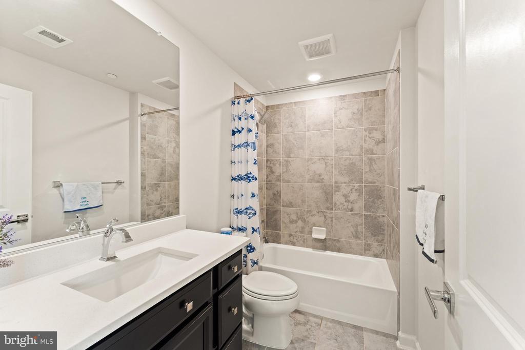 12973 HATTONTOWN SQUARE