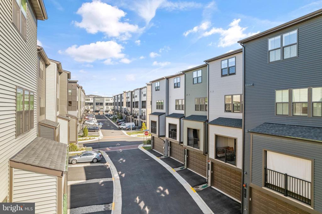 12973 HATTONTOWN SQUARE