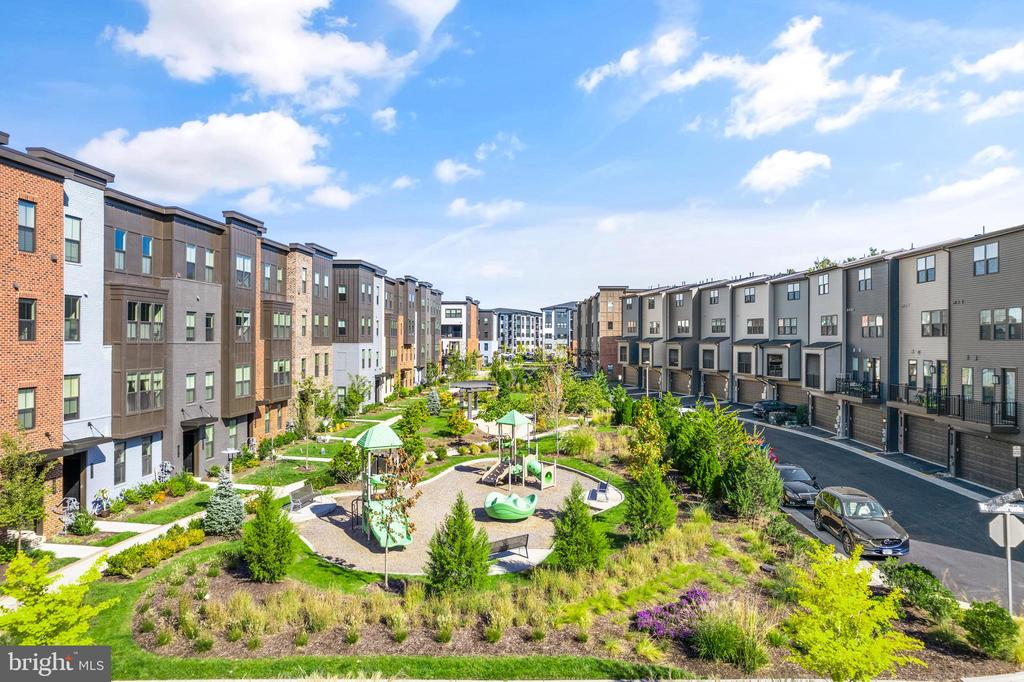 12973 HATTONTOWN SQUARE