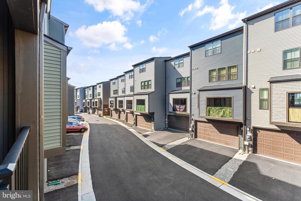 12973 HATTONTOWN SQUARE