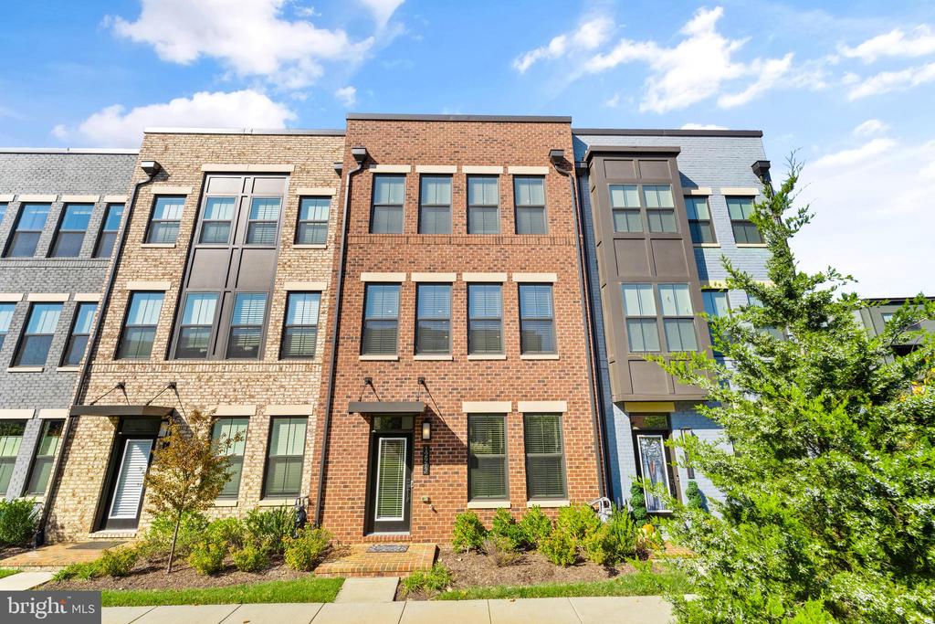 12973 HATTONTOWN SQUARE