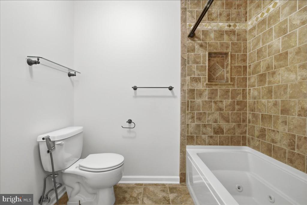 13772 FLOWING BROOK COURT 32G