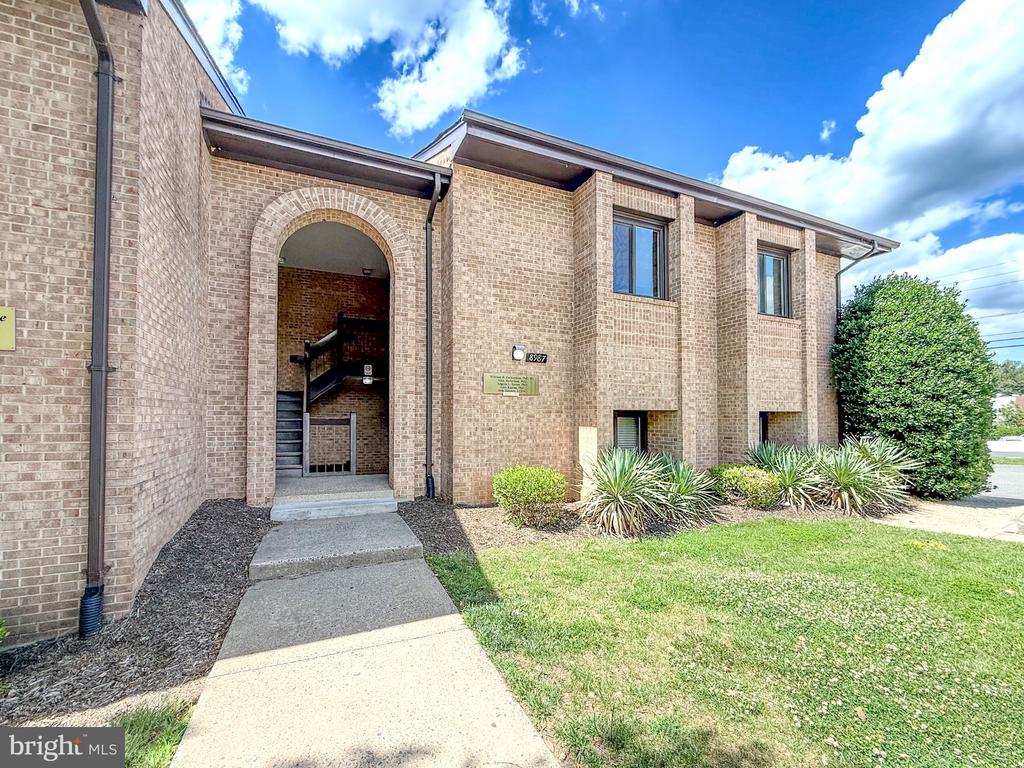 8989 COTSWOLD DRIVE Unit: 8989/8991