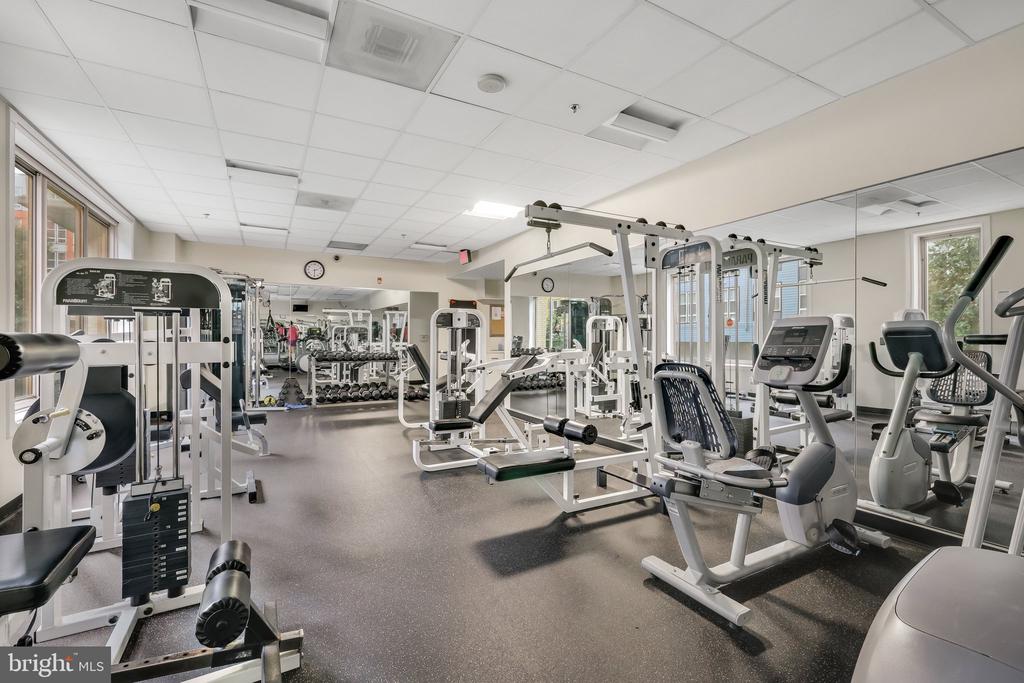 2726 GALLOWS ROAD Unit: 417