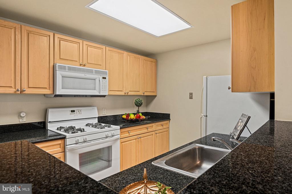 2726 GALLOWS ROAD Unit: 417