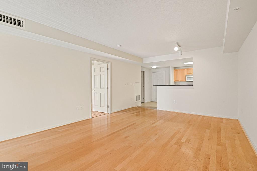 2726 GALLOWS ROAD Unit: 417