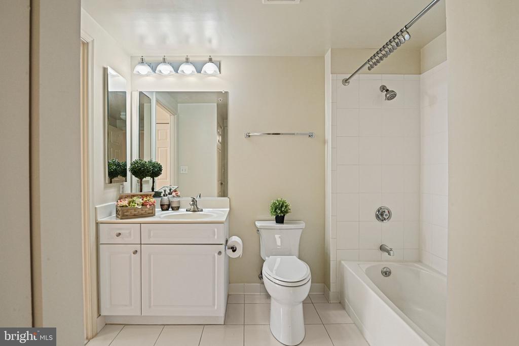 2726 GALLOWS ROAD Unit: 417