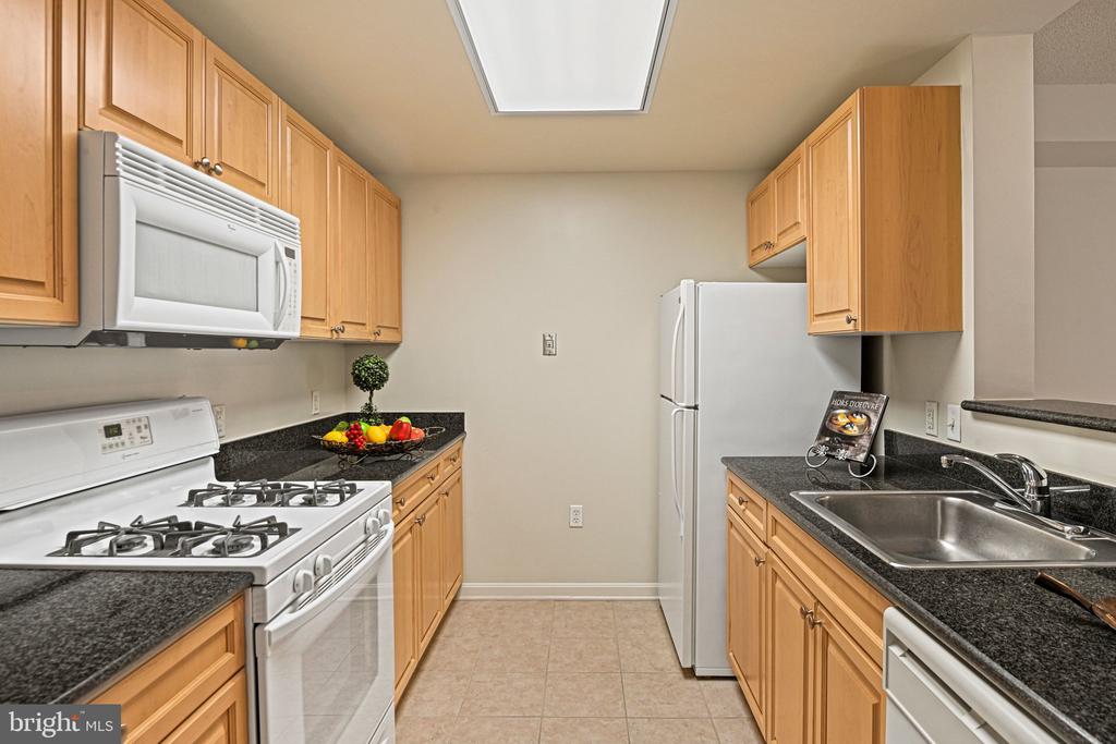 2726 GALLOWS ROAD Unit: 417