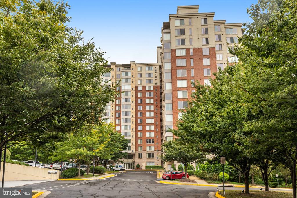2726 GALLOWS ROAD Unit: 417
