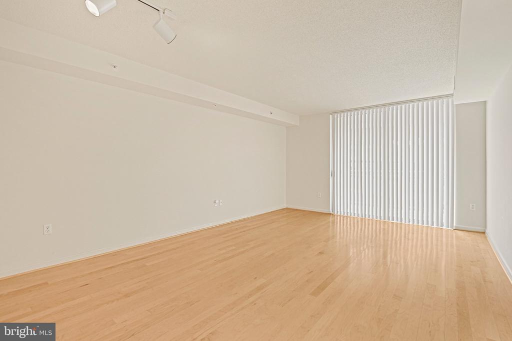2726 GALLOWS ROAD Unit: 417