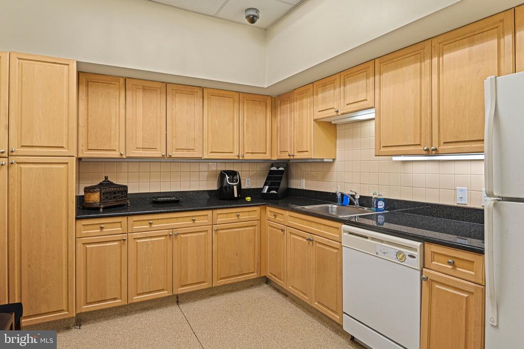 2726 GALLOWS ROAD Unit: 417
