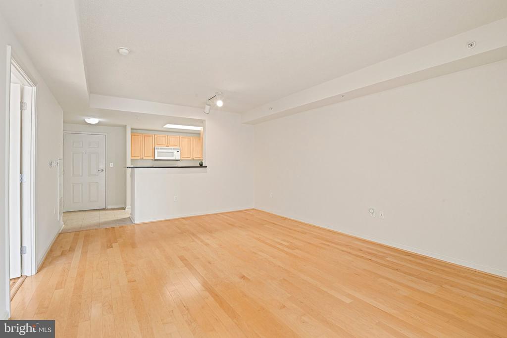 2726 GALLOWS ROAD Unit: 417