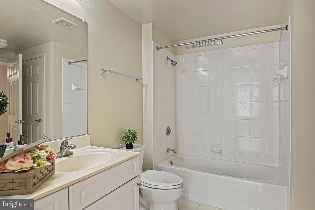 2726 GALLOWS ROAD Unit: 417