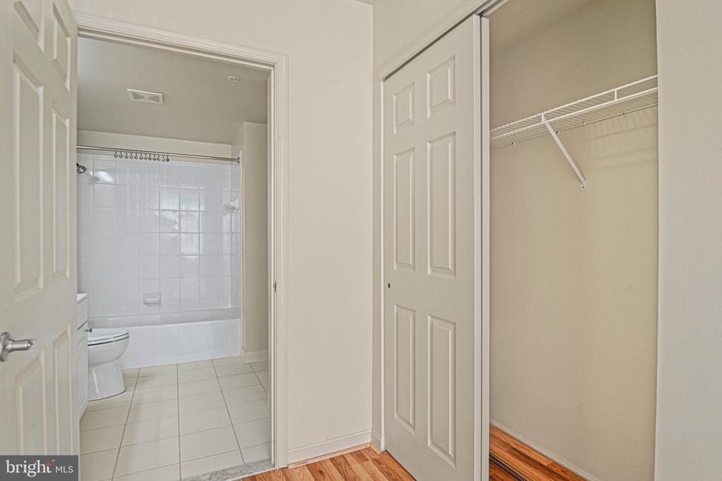 2726 GALLOWS ROAD Unit: 417