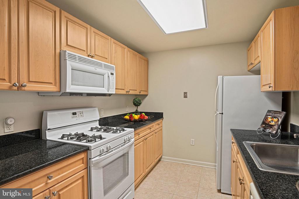 2726 GALLOWS ROAD Unit: 417