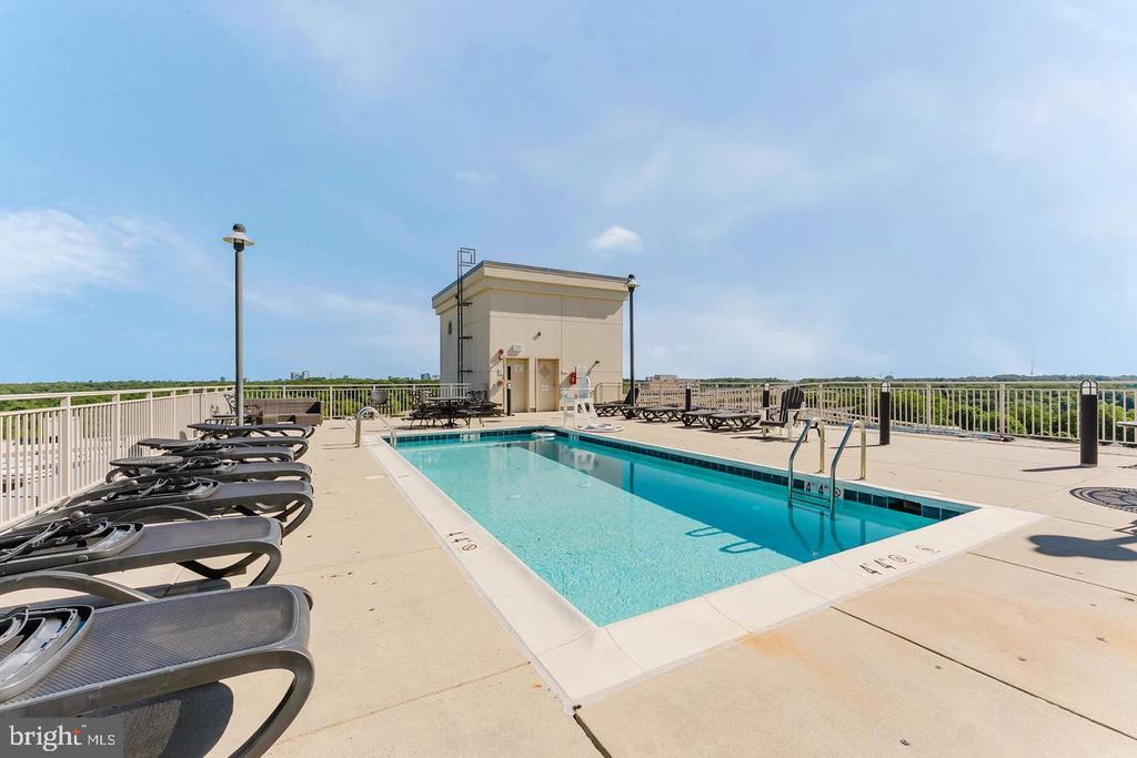 2726 GALLOWS ROAD Unit: 417