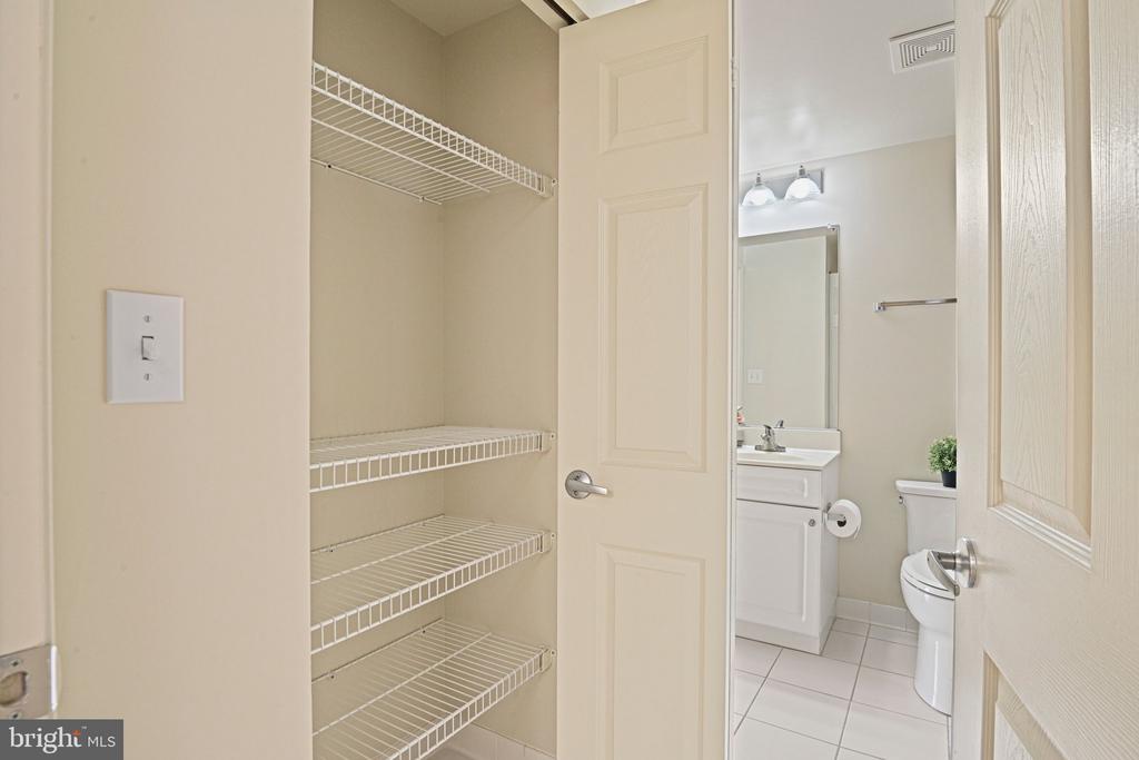 2726 GALLOWS ROAD Unit: 417