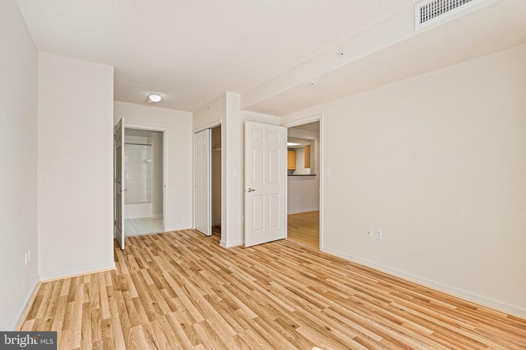 2726 GALLOWS ROAD Unit: 417