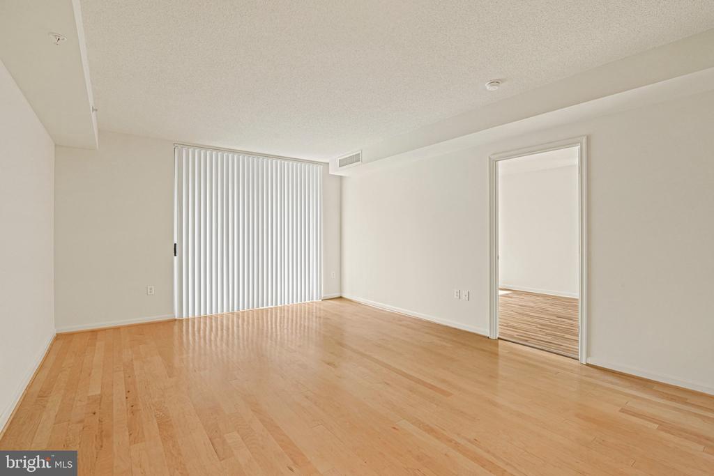 2726 GALLOWS ROAD Unit: 417