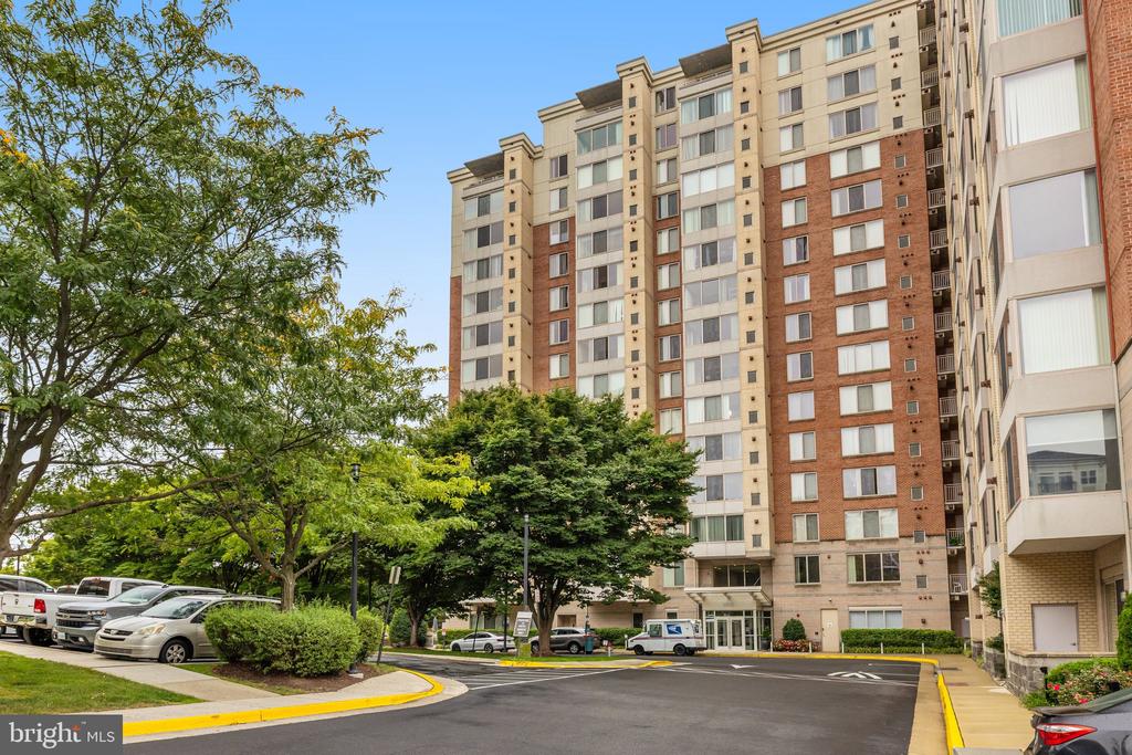2726 GALLOWS ROAD Unit: 417