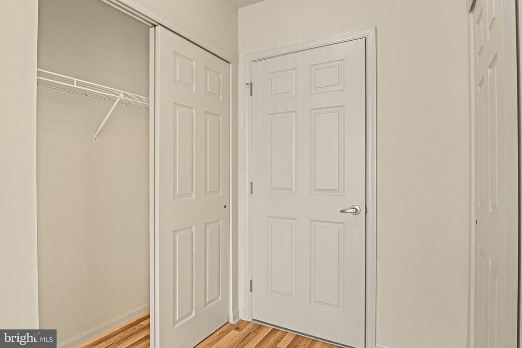 2726 GALLOWS ROAD Unit: 417