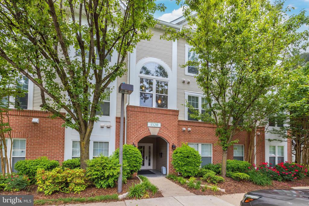 1520 N POINT DRIVE Unit: 03-0202