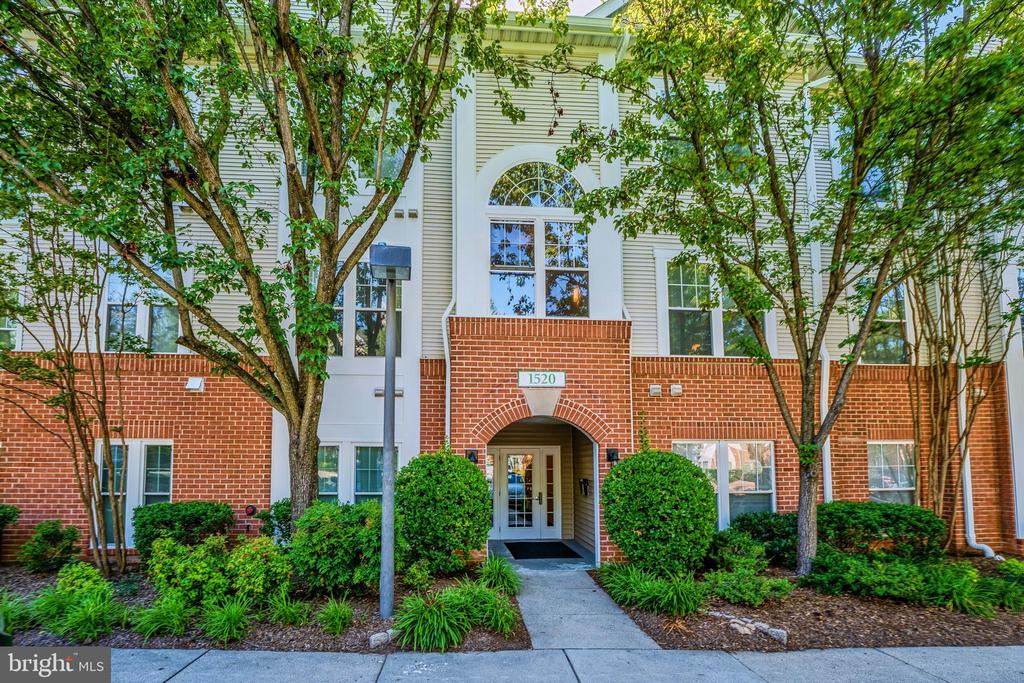 1520 N POINT DRIVE Unit: 03-0202