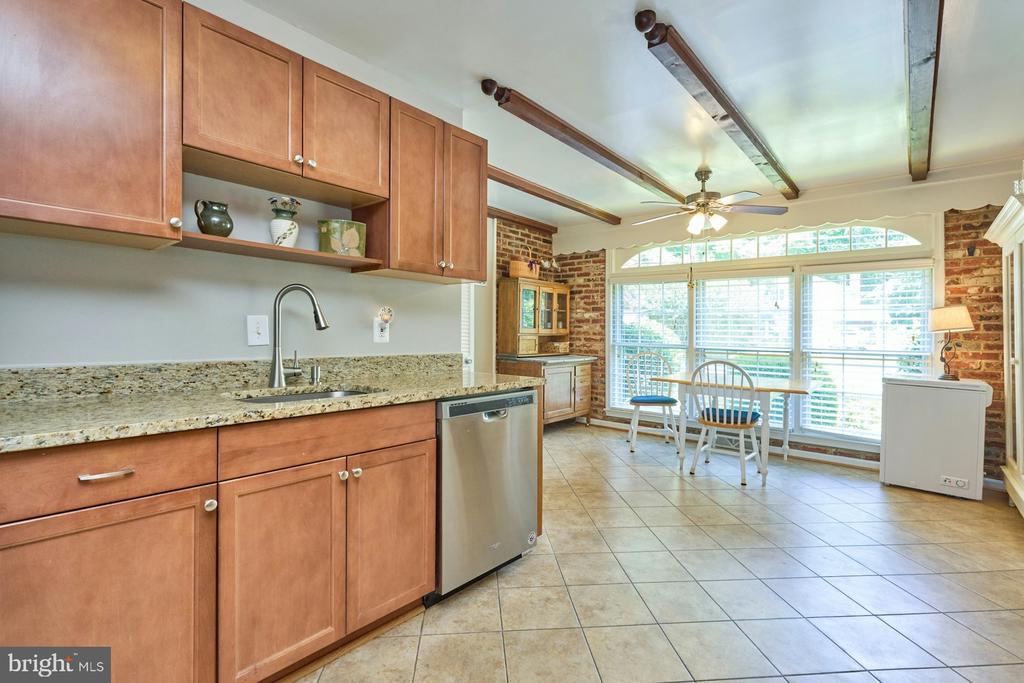 4118 WHISPERING LANE