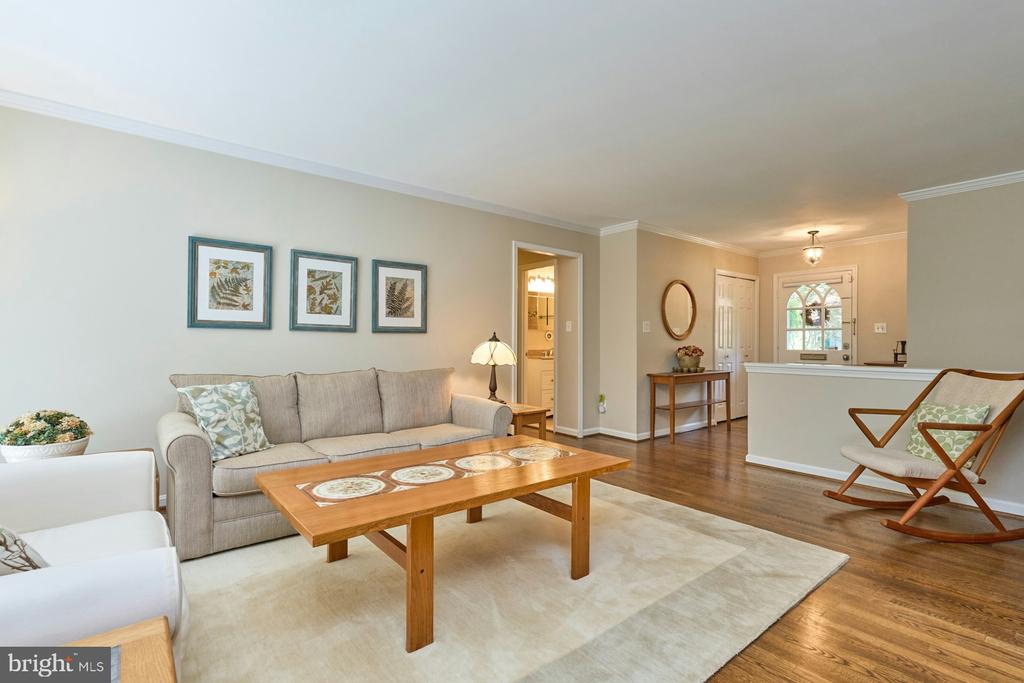4118 WHISPERING LANE