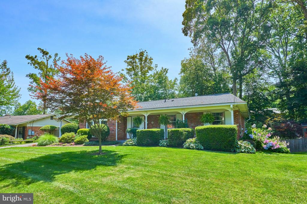 4118 WHISPERING LANE