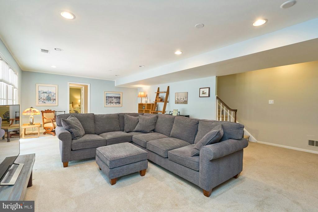 4118 WHISPERING LANE