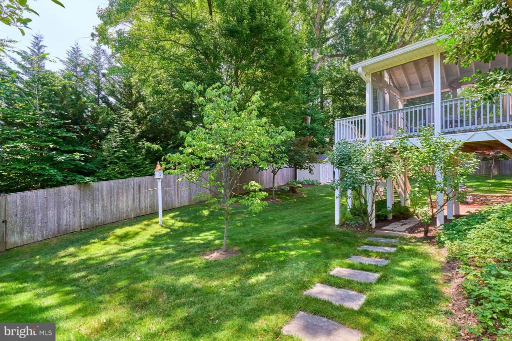 4118 WHISPERING LANE