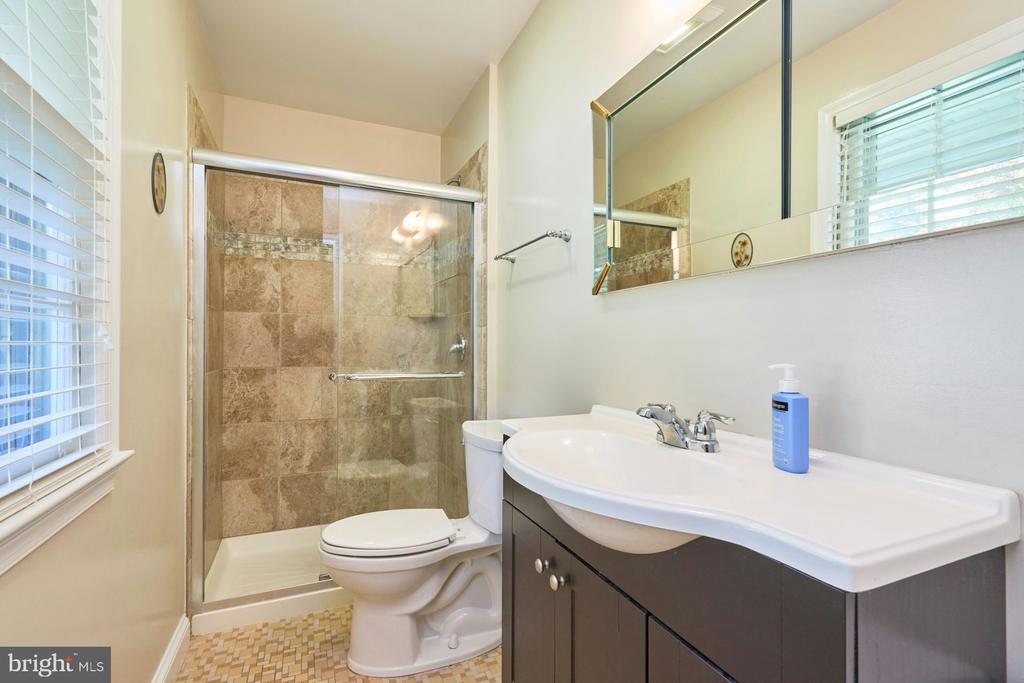 4118 WHISPERING LANE