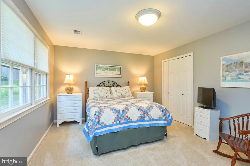 4118 WHISPERING LANE