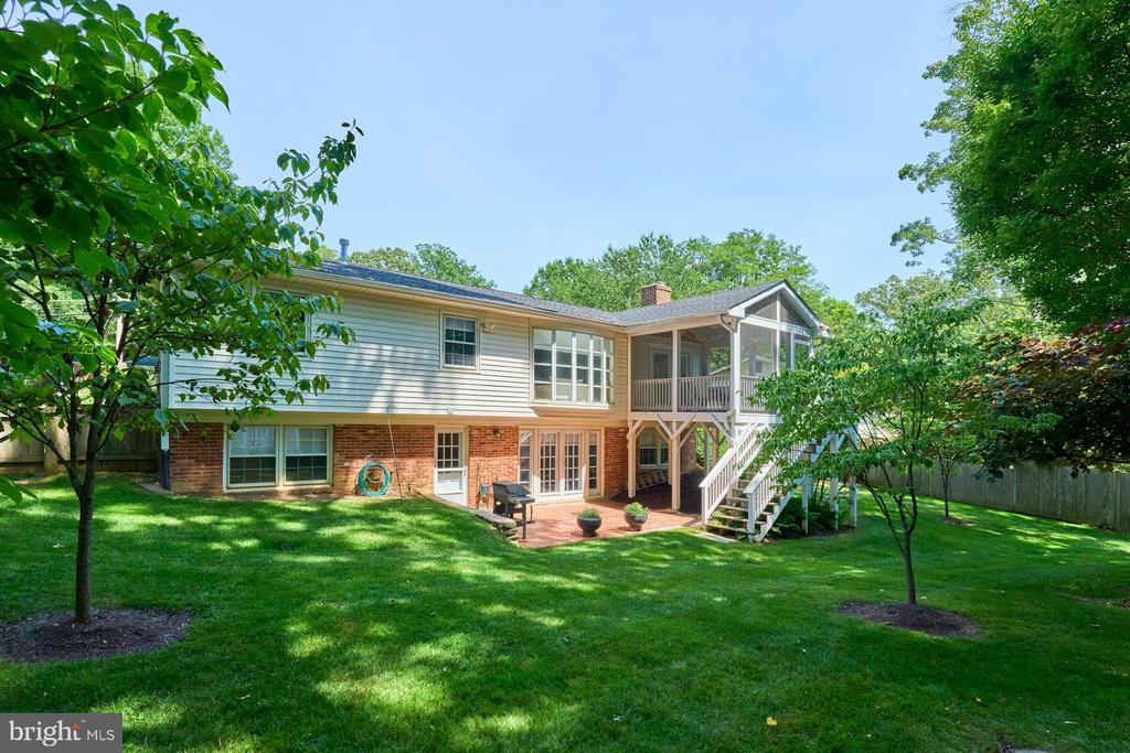 4118 WHISPERING LANE