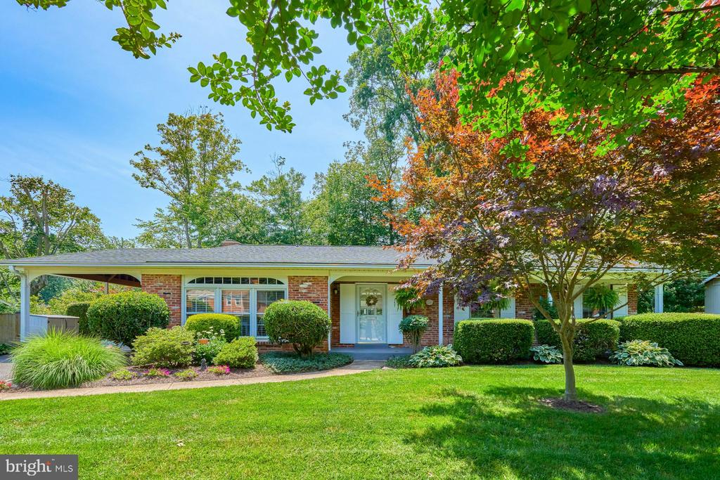 4118 WHISPERING LANE