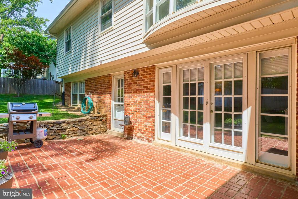 4118 WHISPERING LANE