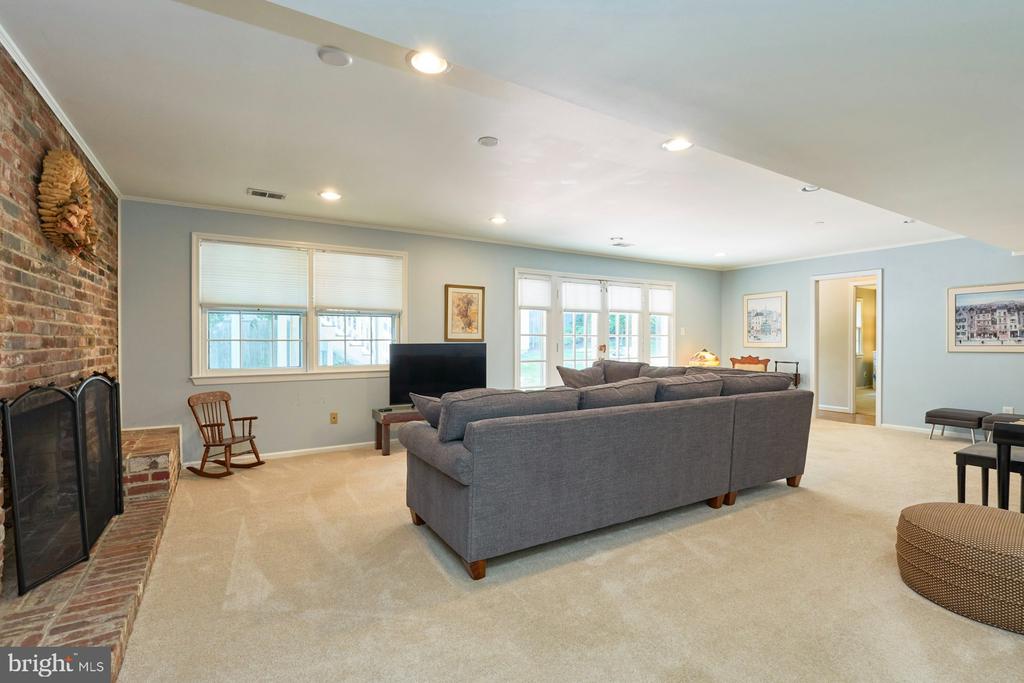 4118 WHISPERING LANE