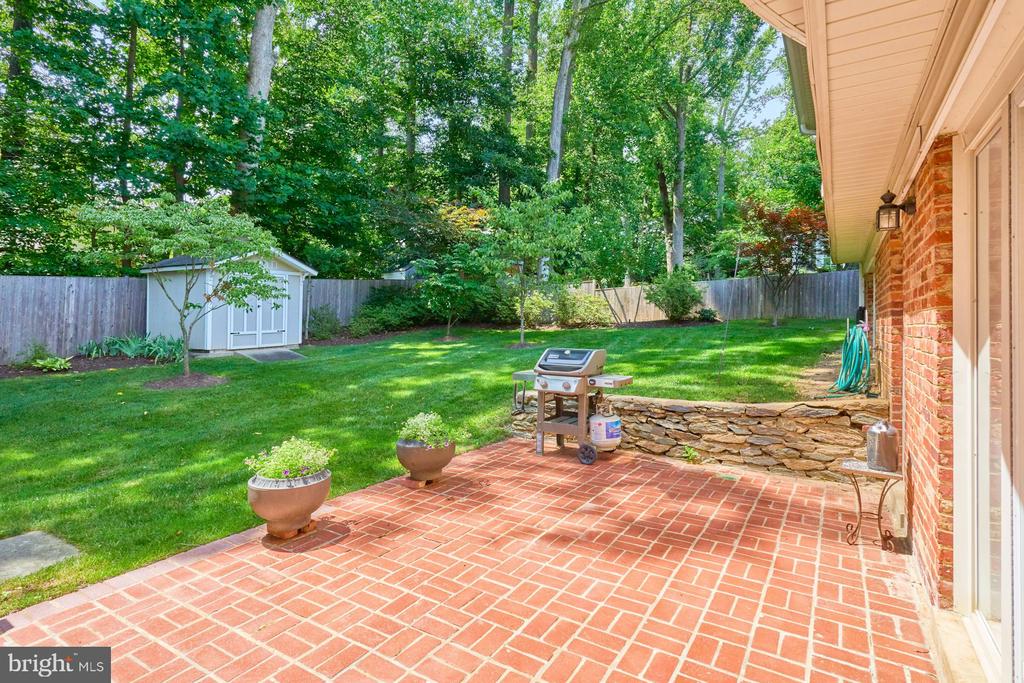 4118 WHISPERING LANE