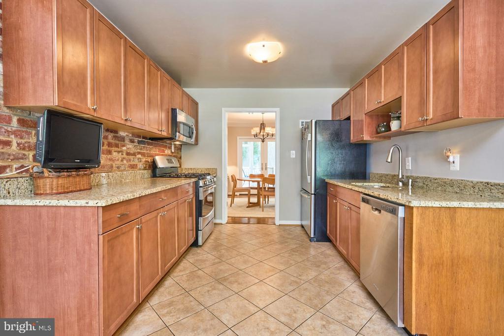 4118 WHISPERING LANE