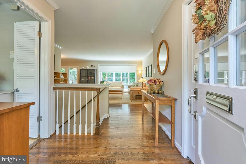 4118 WHISPERING LANE