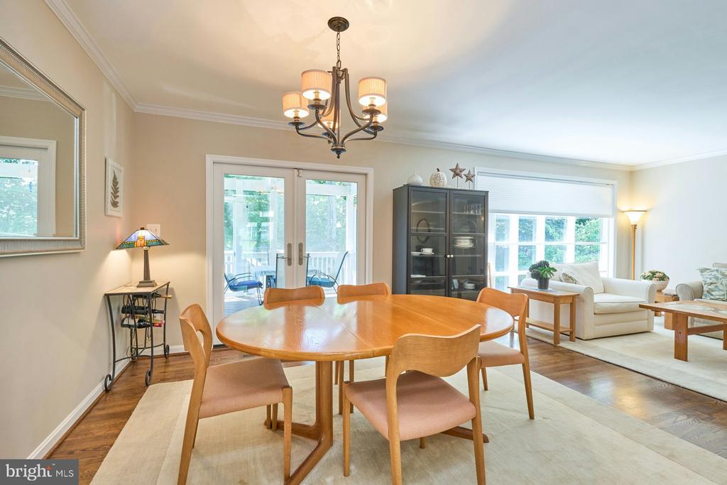 4118 WHISPERING LANE
