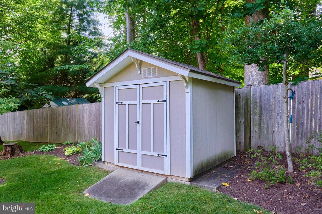 4118 WHISPERING LANE