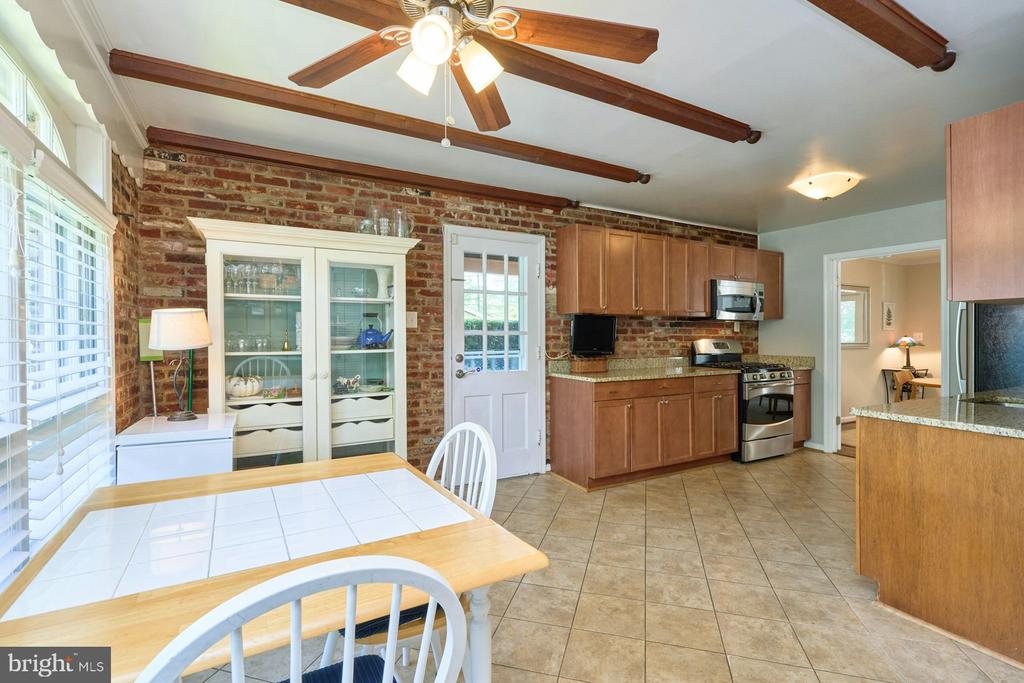 4118 WHISPERING LANE