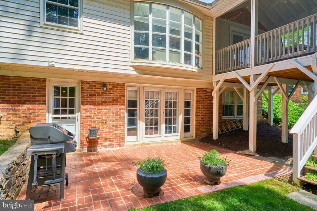 4118 WHISPERING LANE