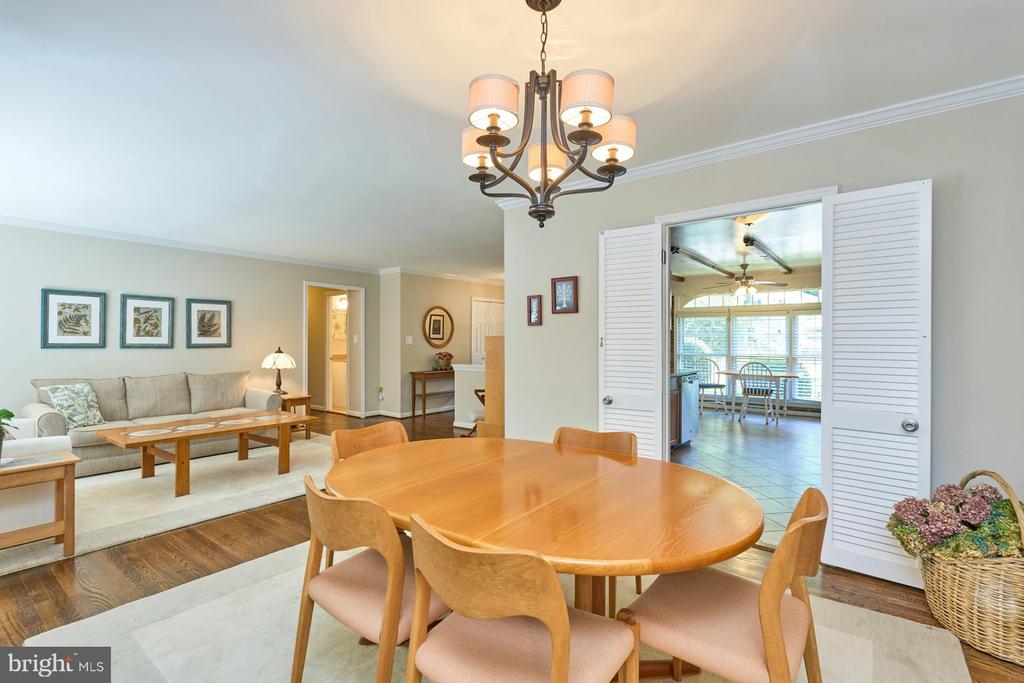4118 WHISPERING LANE