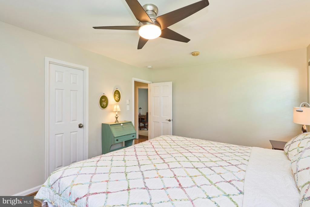 4118 WHISPERING LANE