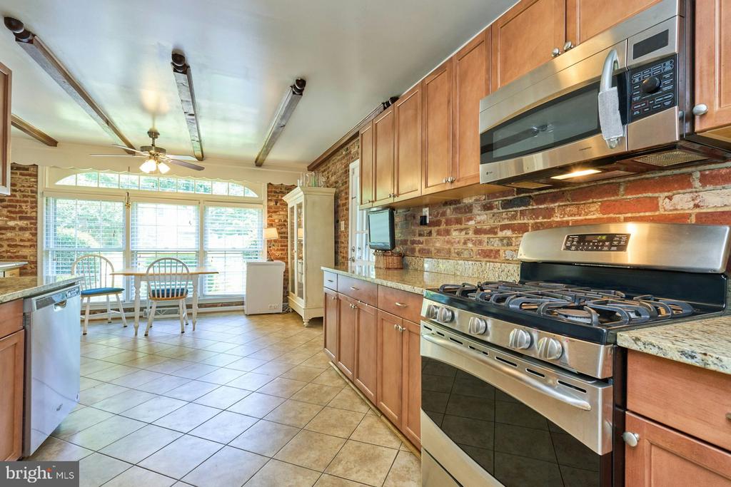 4118 WHISPERING LANE